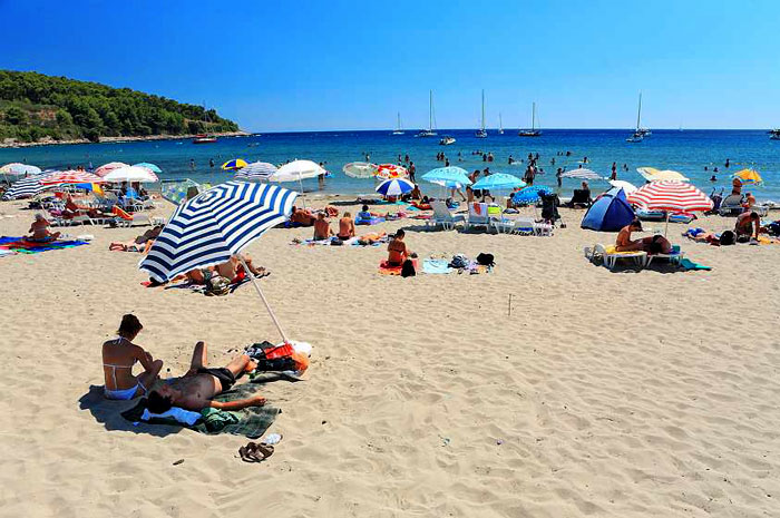 plaja cu nisip vela przina korcula croatia